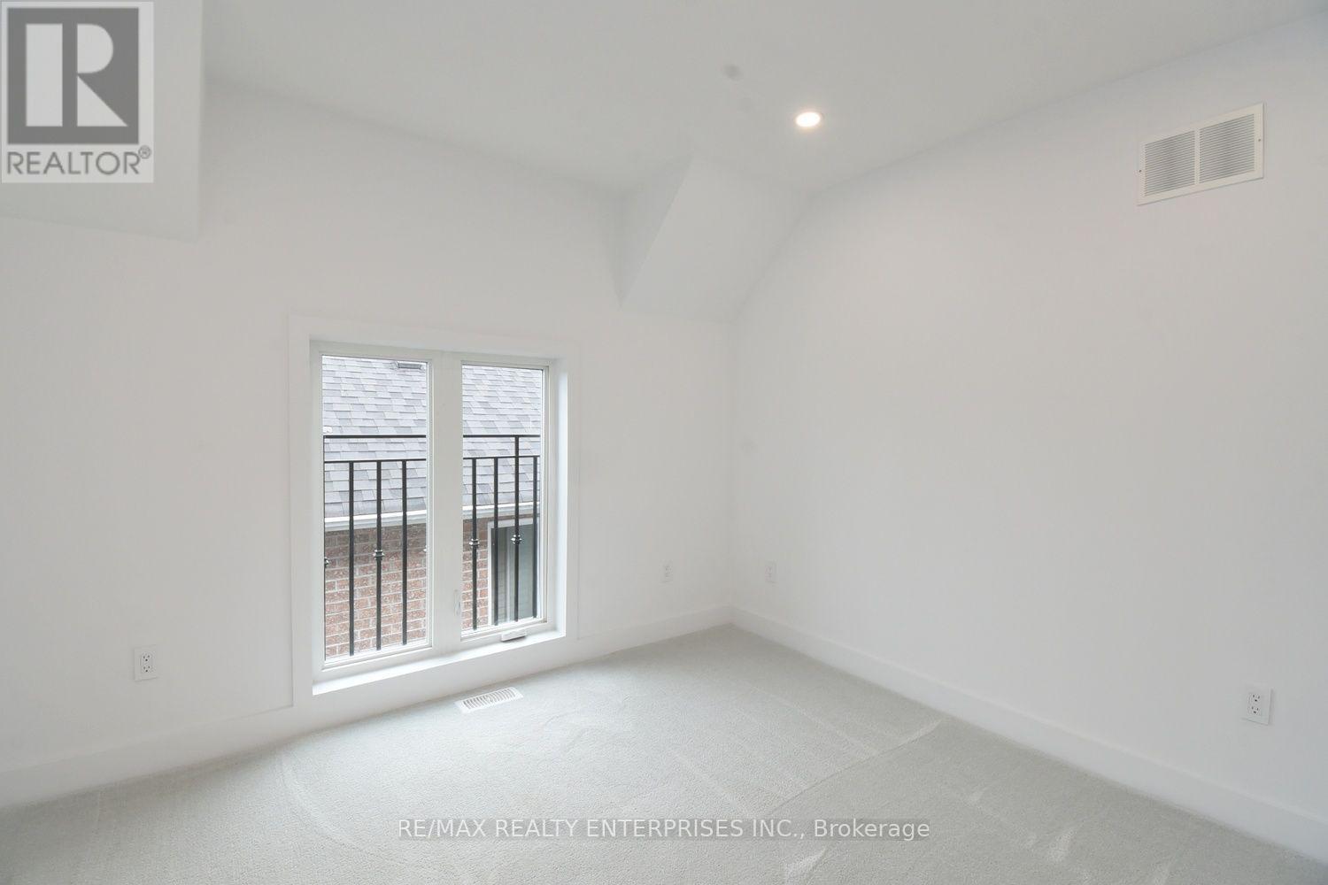 19 Simpson Avenue Property Photo 25