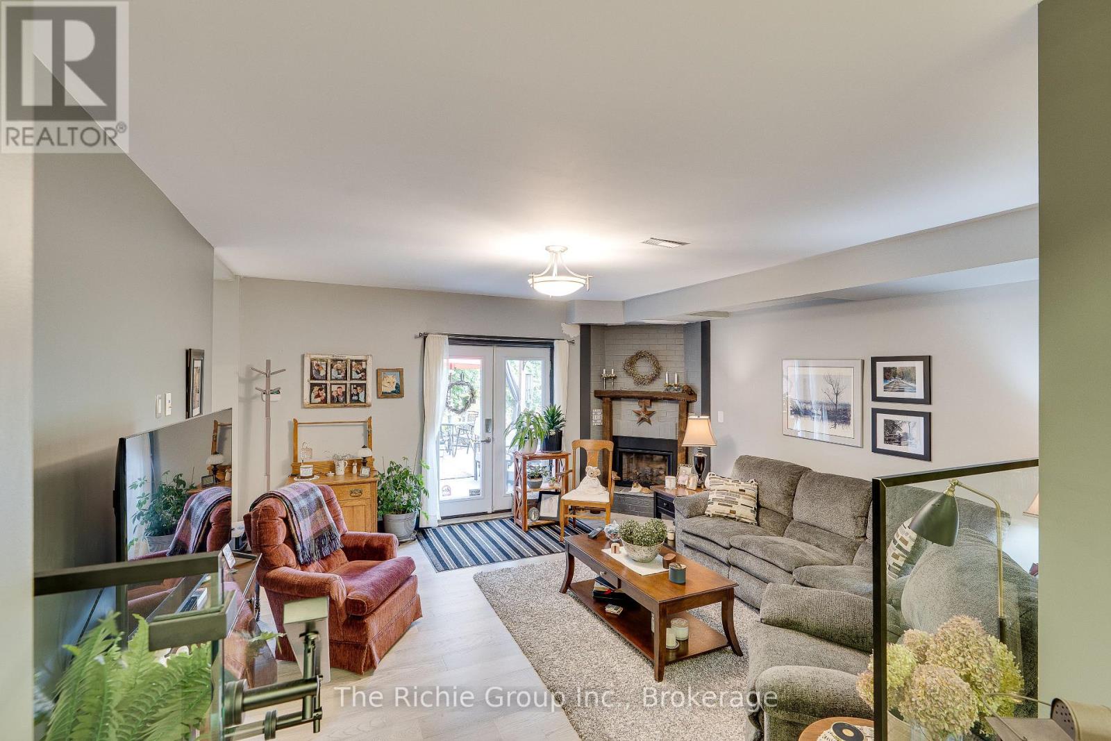 21 Bartley Drive Property Photo 12