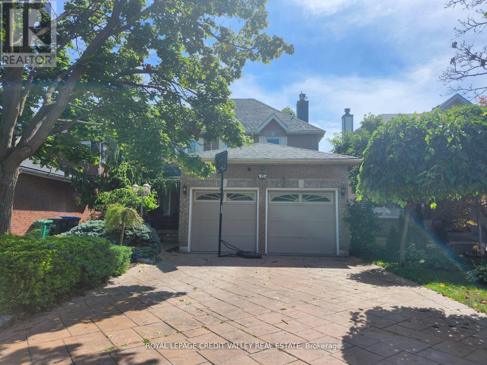 95 MULLIS CRESCENT Property Photo 1