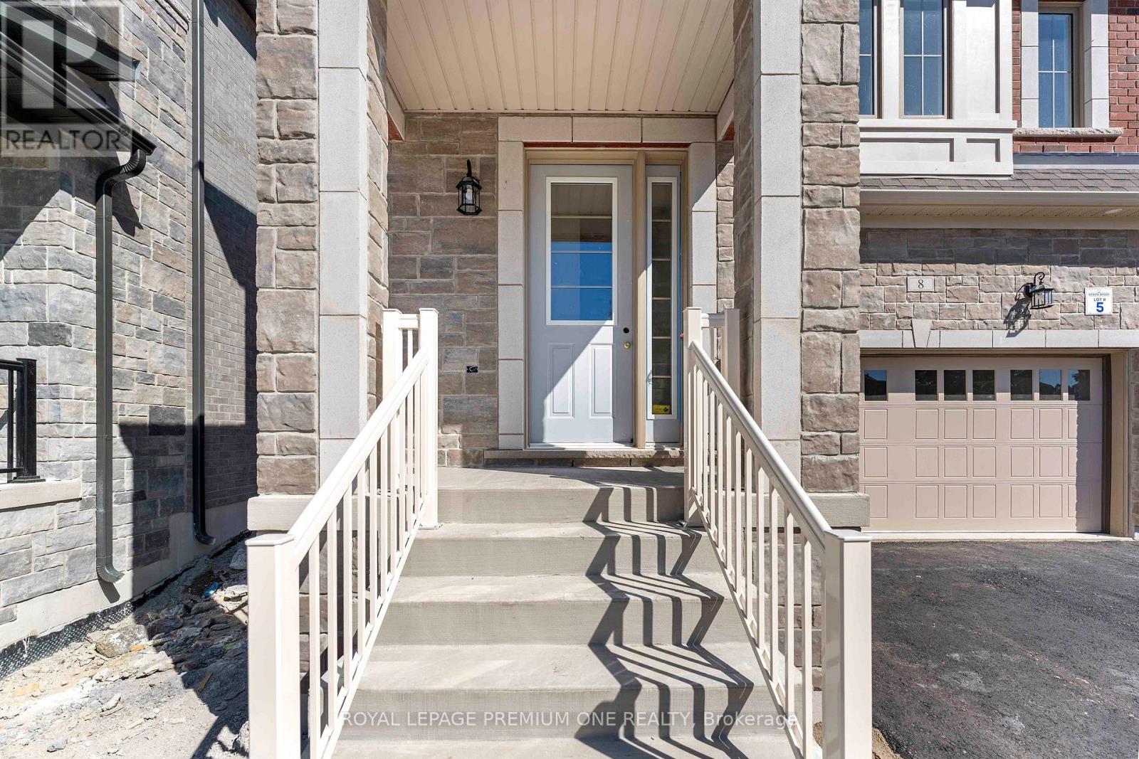 8 Jack Kenny Court Property Photo 4