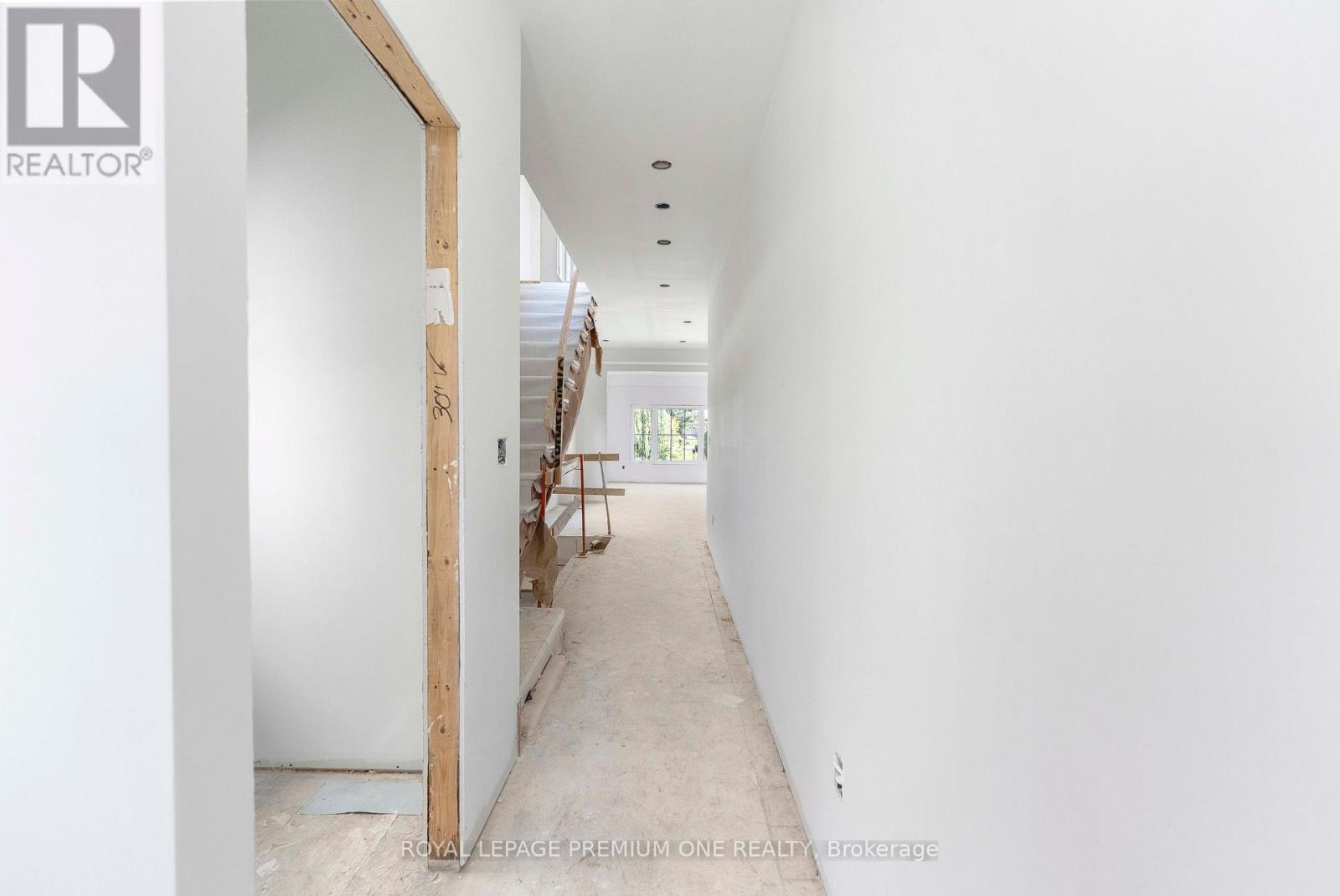 8 Jack Kenny Court Property Photo 6