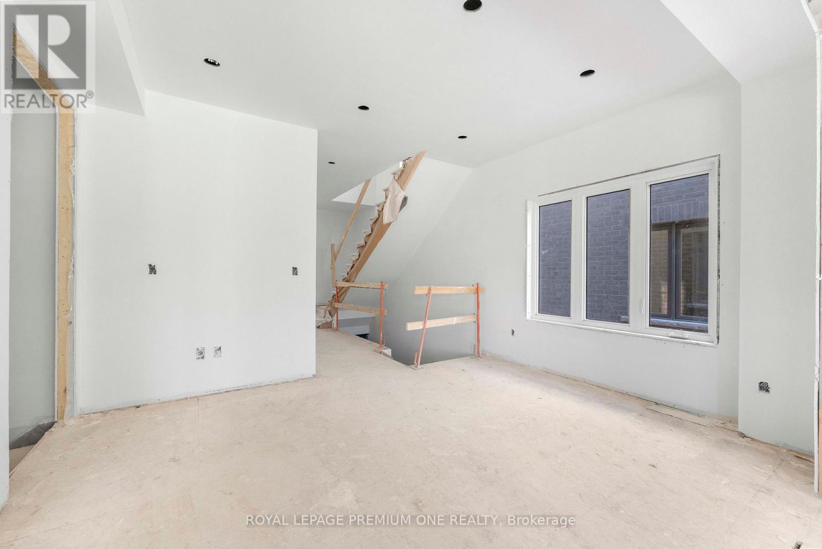 8 Jack Kenny Court Property Photo 10