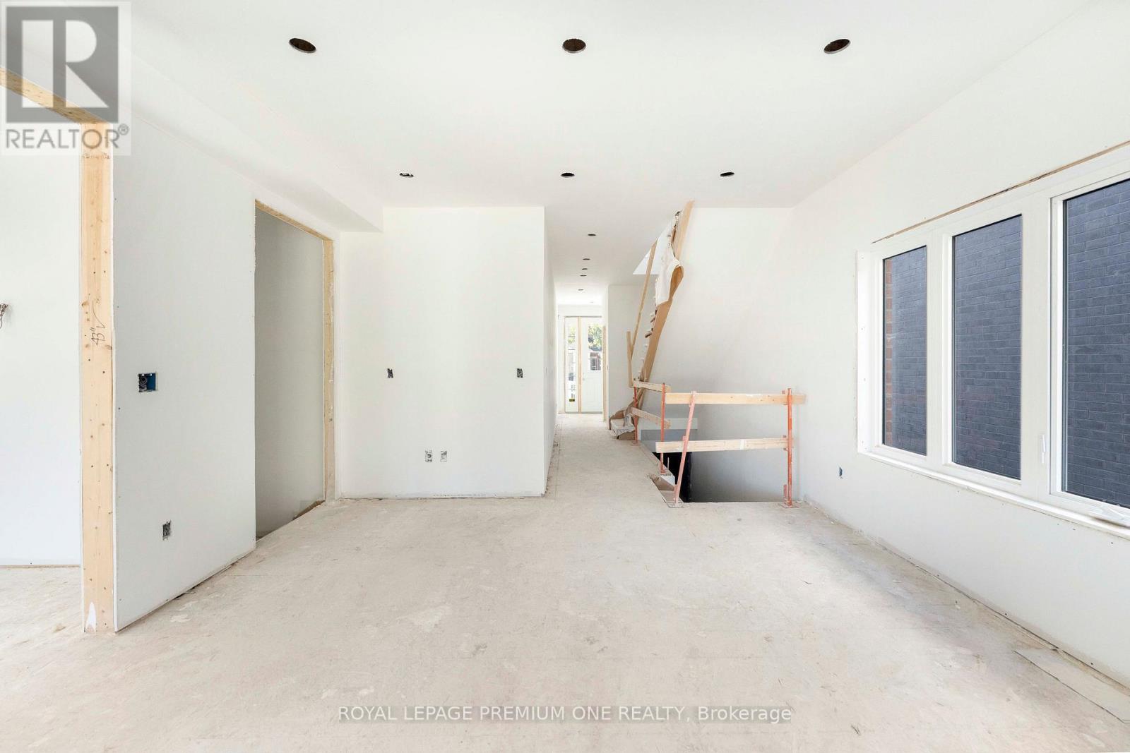 8 Jack Kenny Court Property Photo 11