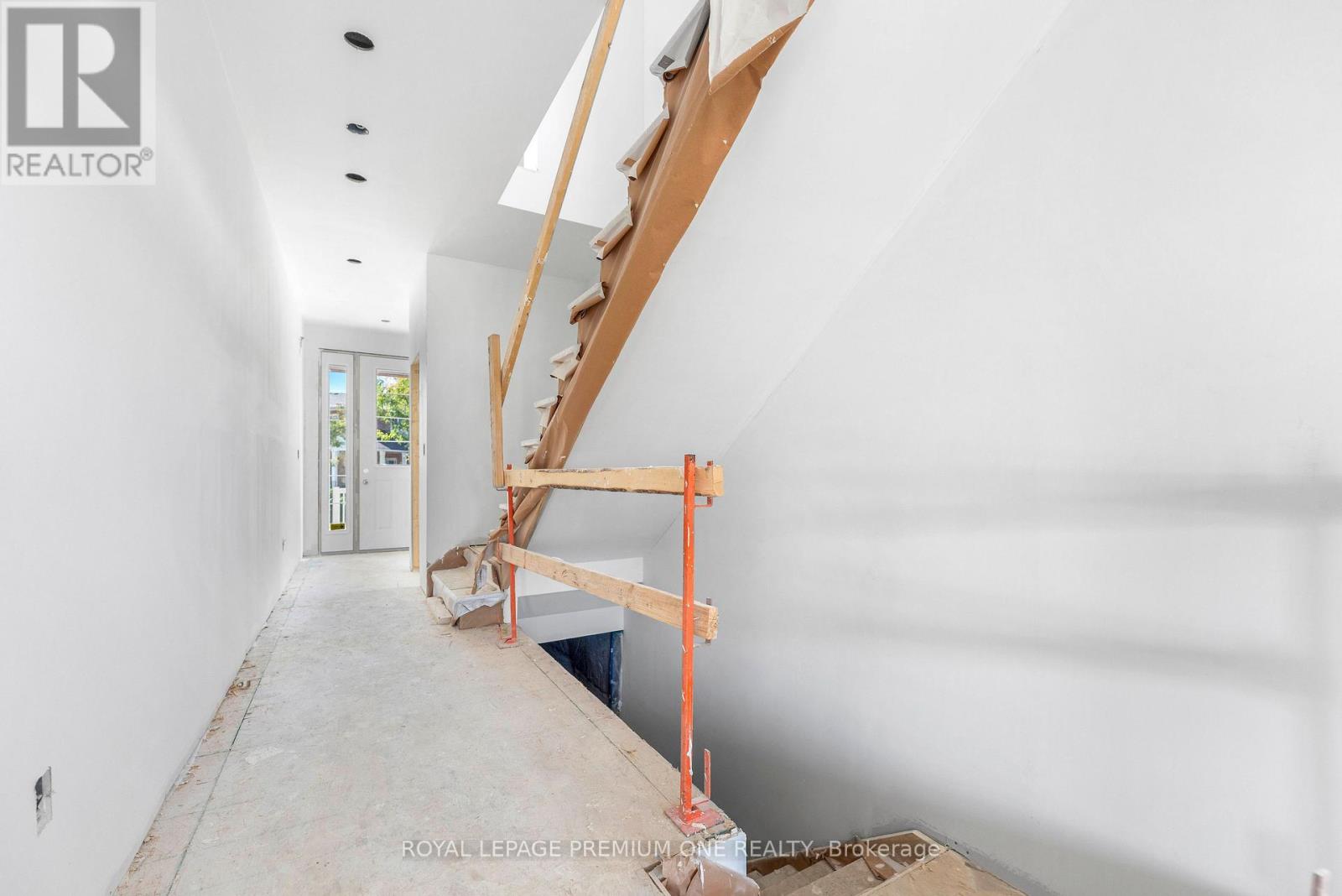 8 Jack Kenny Court Property Photo 18