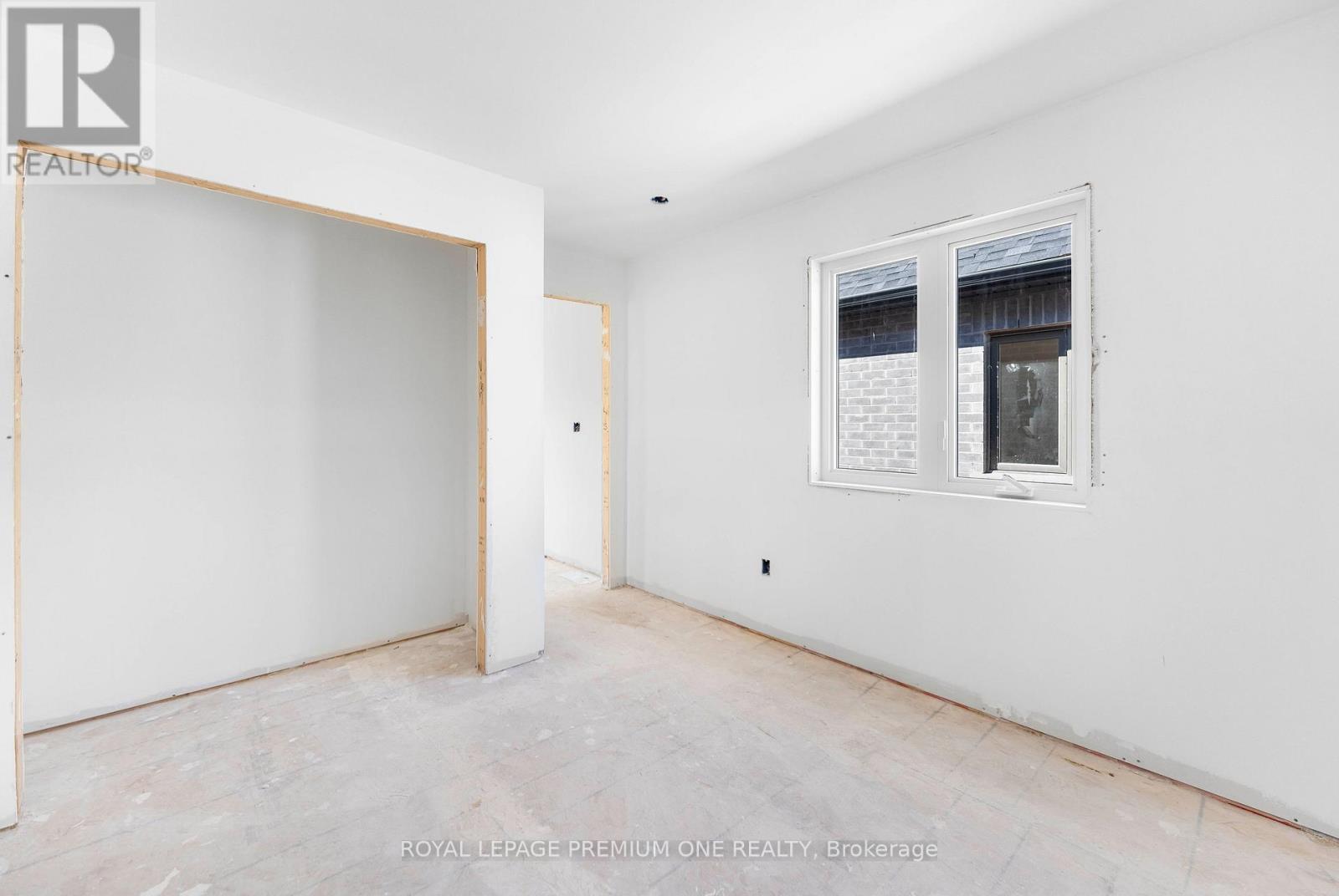 8 Jack Kenny Court Property Photo 29
