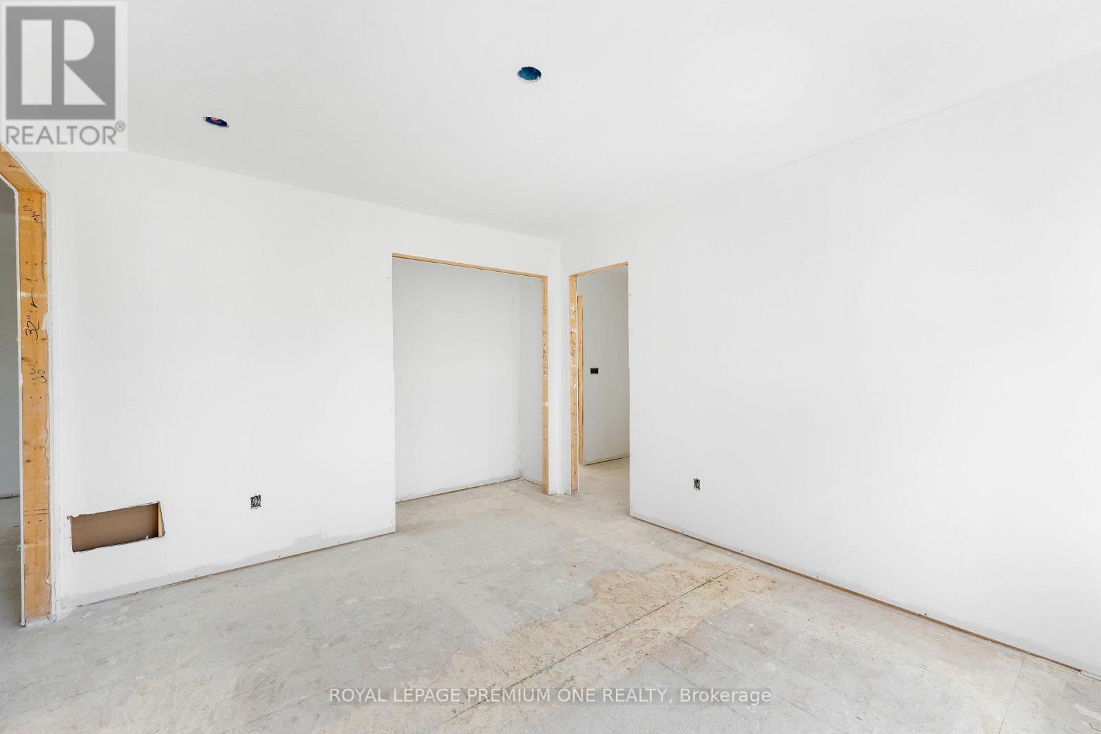 8 Jack Kenny Court Property Photo 40