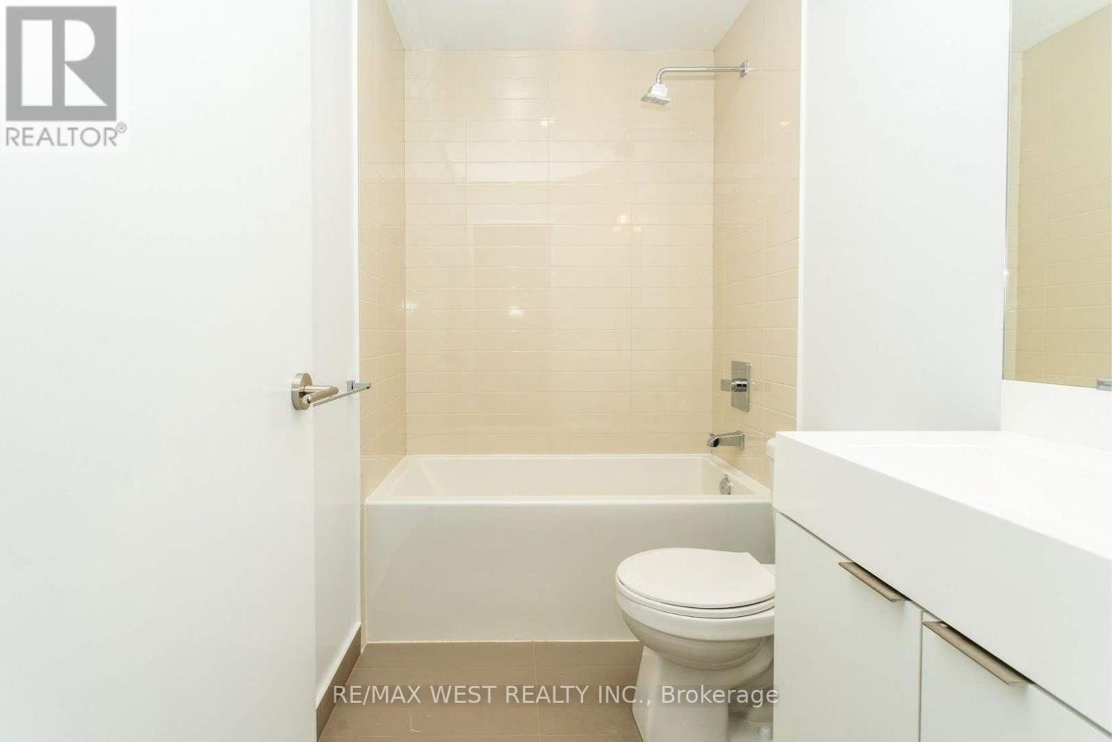 103 - 20 Thomas Riley Road Property Photo 11