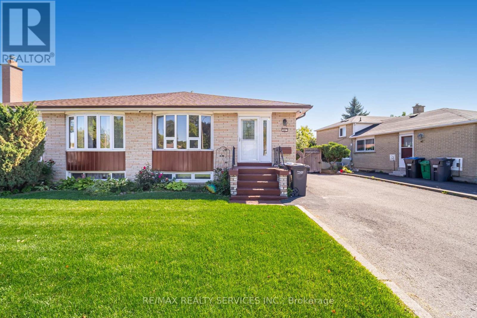 61 Avondale Boulevard Property Photo 3