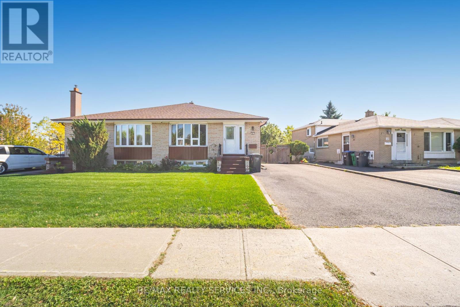 61 Avondale Boulevard Property Photo 4