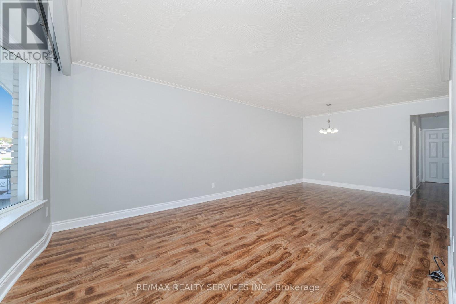 61 Avondale Boulevard Property Photo 7