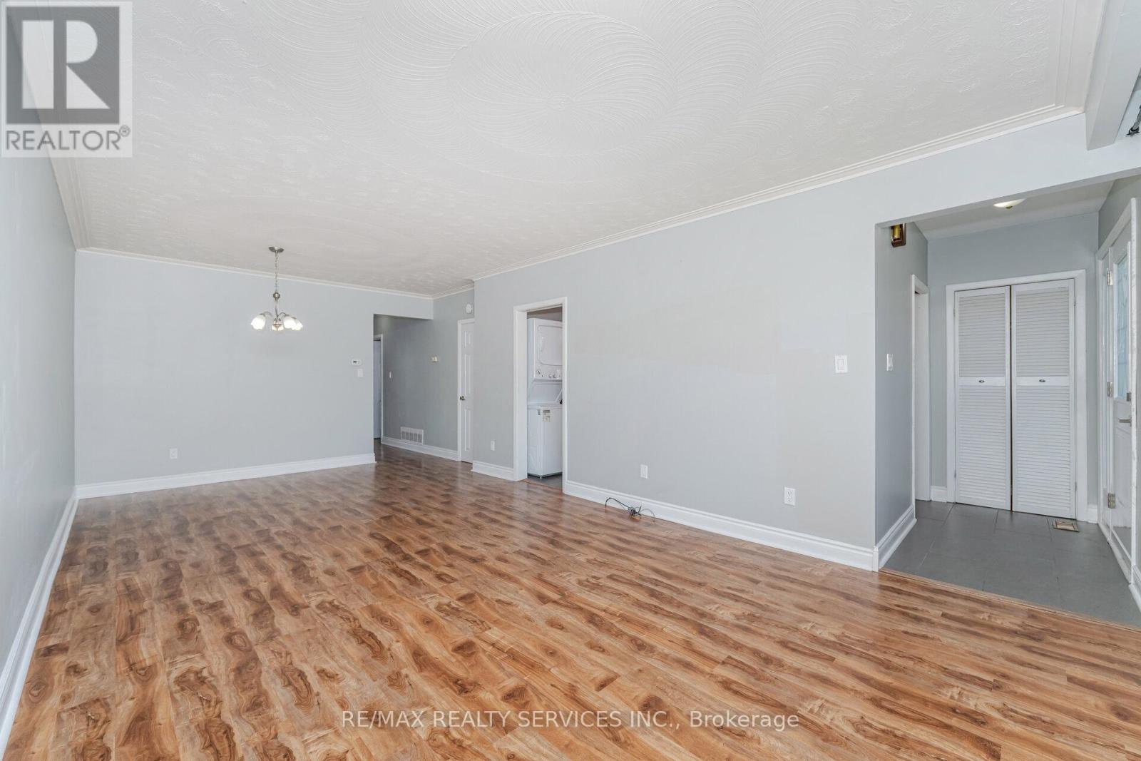 61 Avondale Boulevard Property Photo 9
