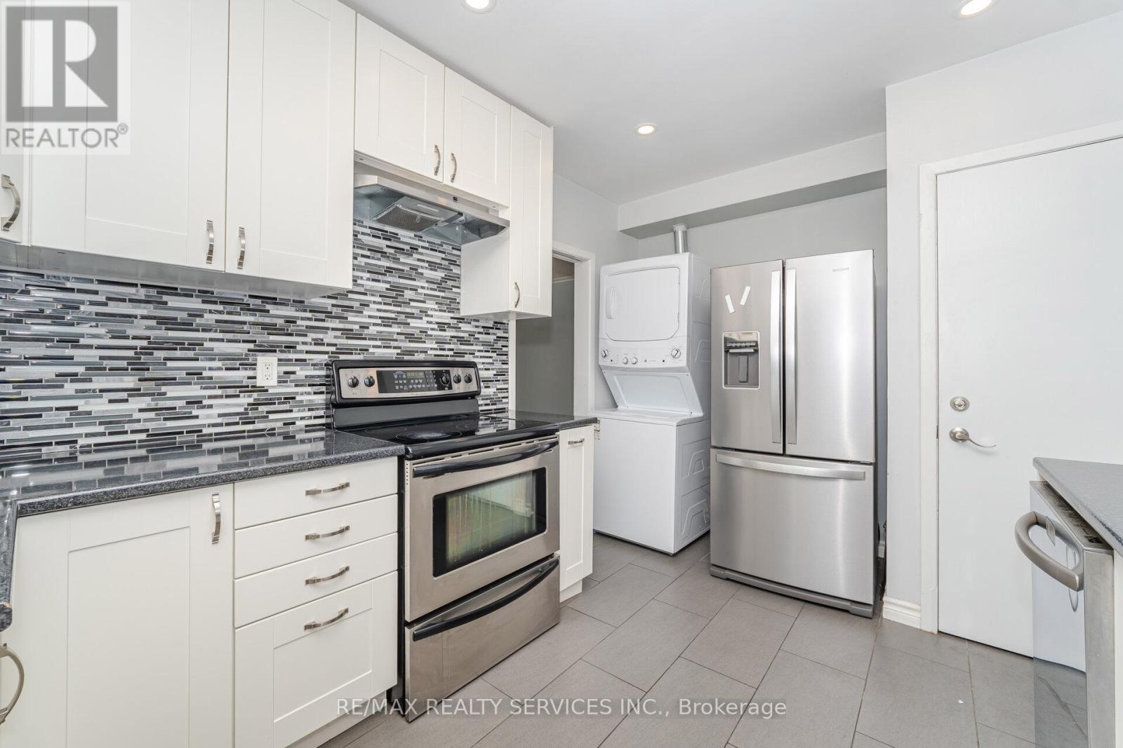61 Avondale Boulevard Property Photo 11
