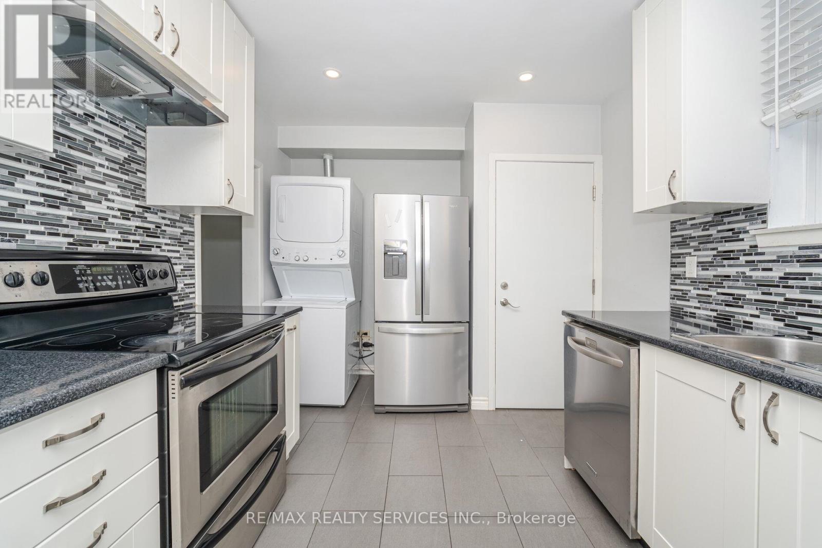61 Avondale Boulevard Property Photo 12