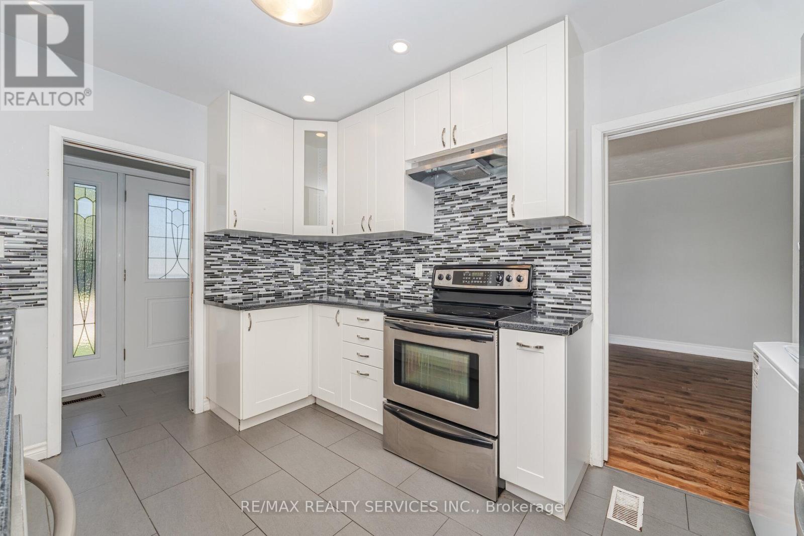 61 Avondale Boulevard Property Photo 14