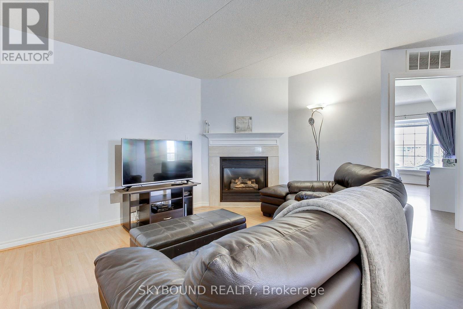 302 - 4003 Kilmer Drive Property Photo 6