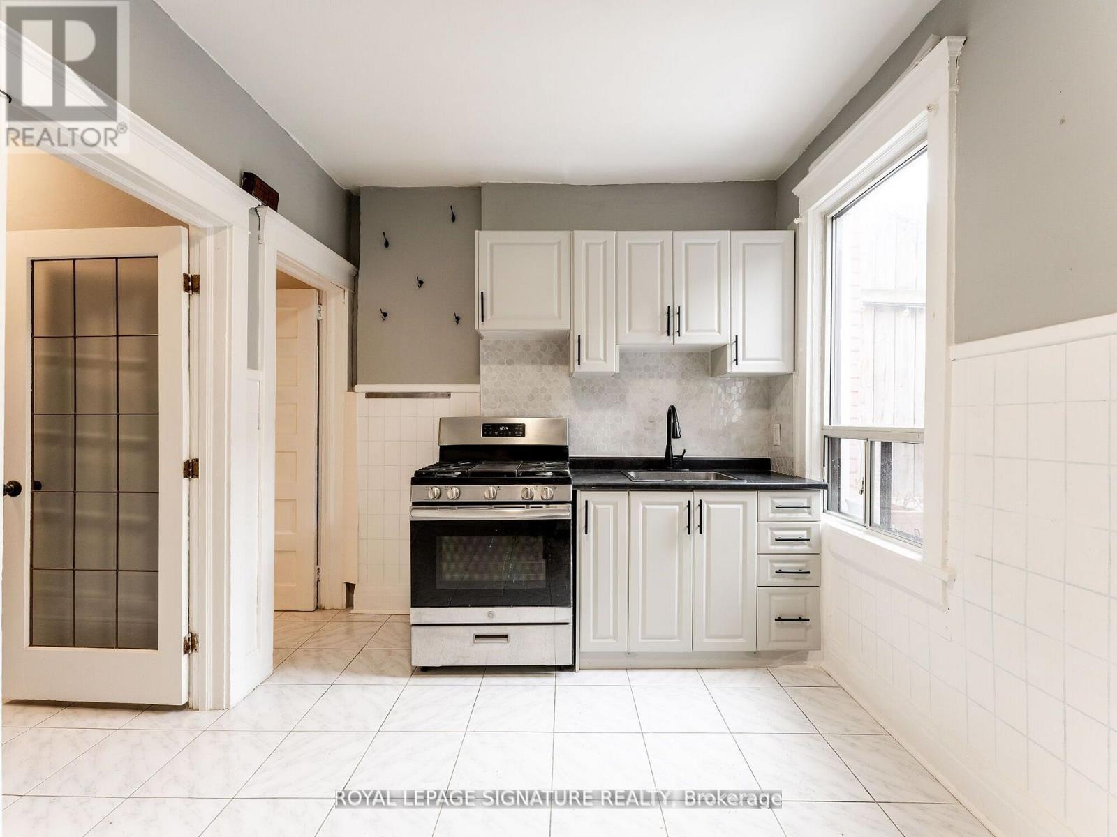 1070 Shaw Street Property Photo 8
