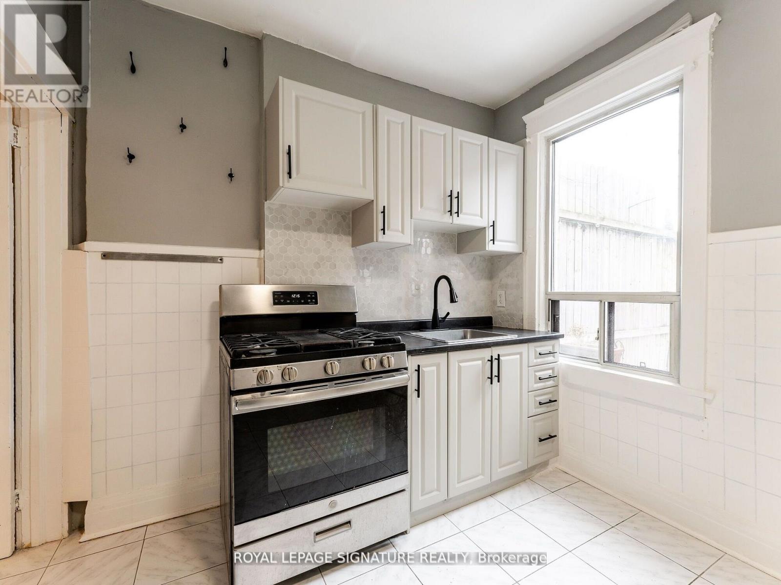 1070 Shaw Street Property Photo 9