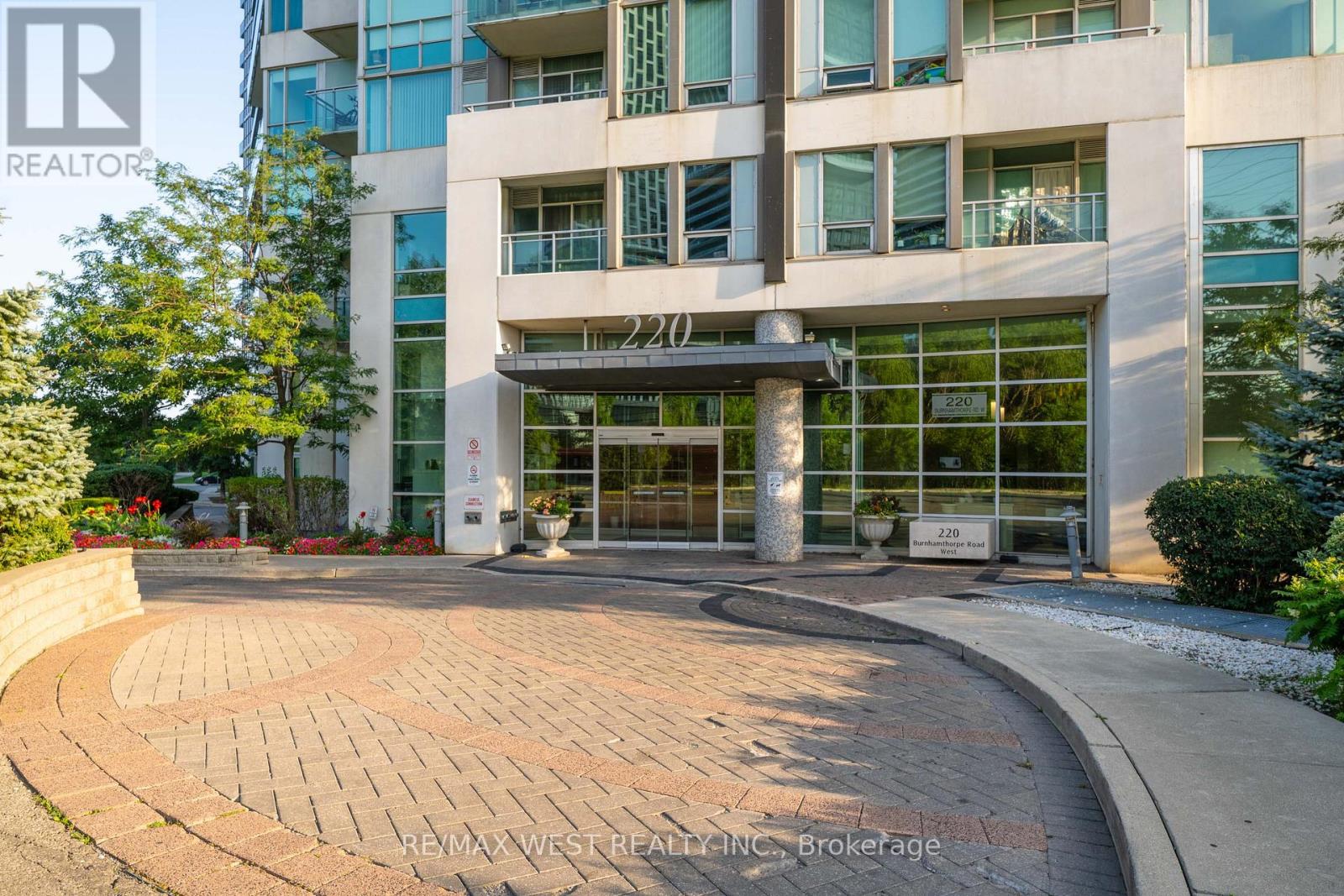 1710 - 220 Burnhamthorpe Road W Property Photo 3