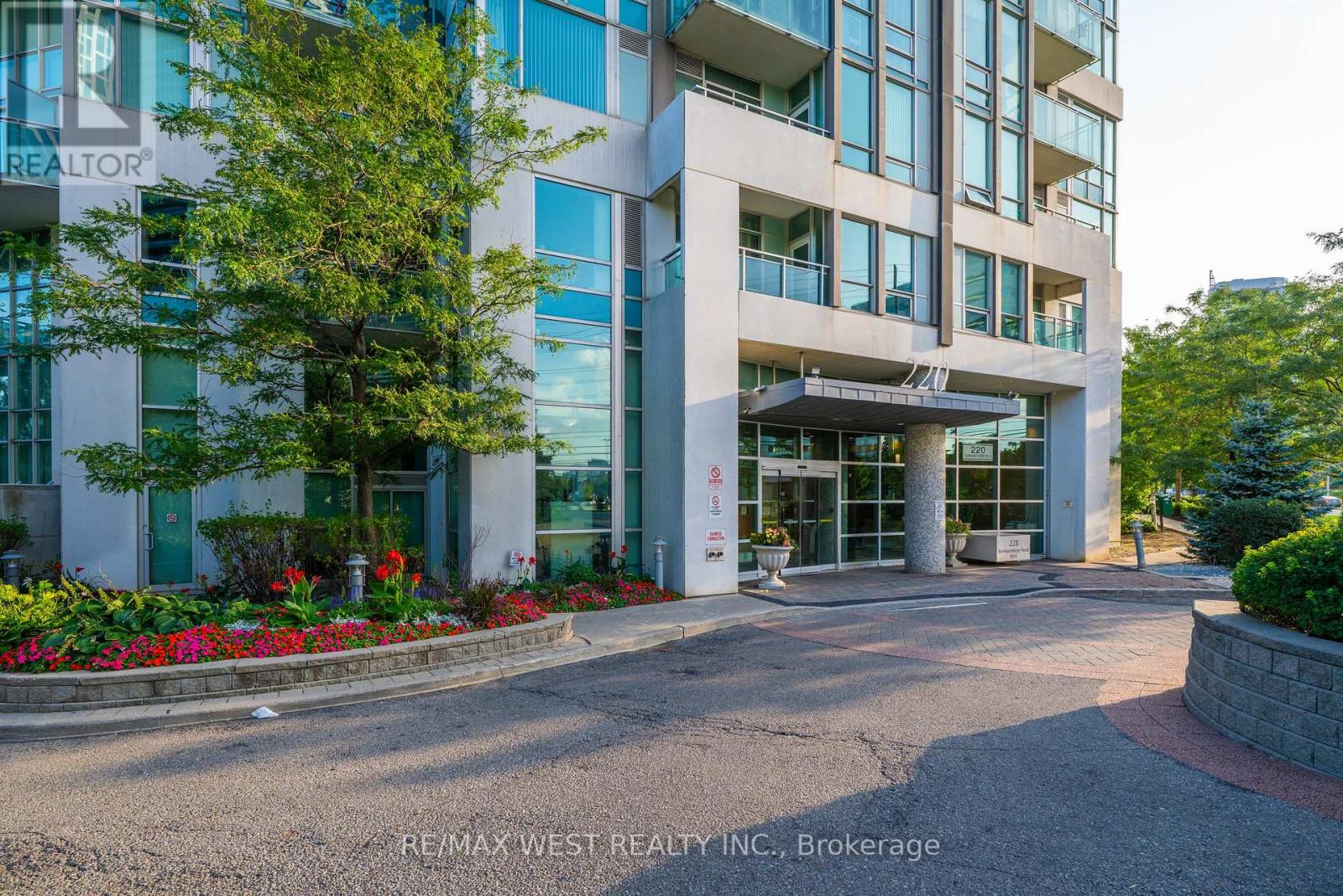 1710 - 220 Burnhamthorpe Road W Property Photo 4