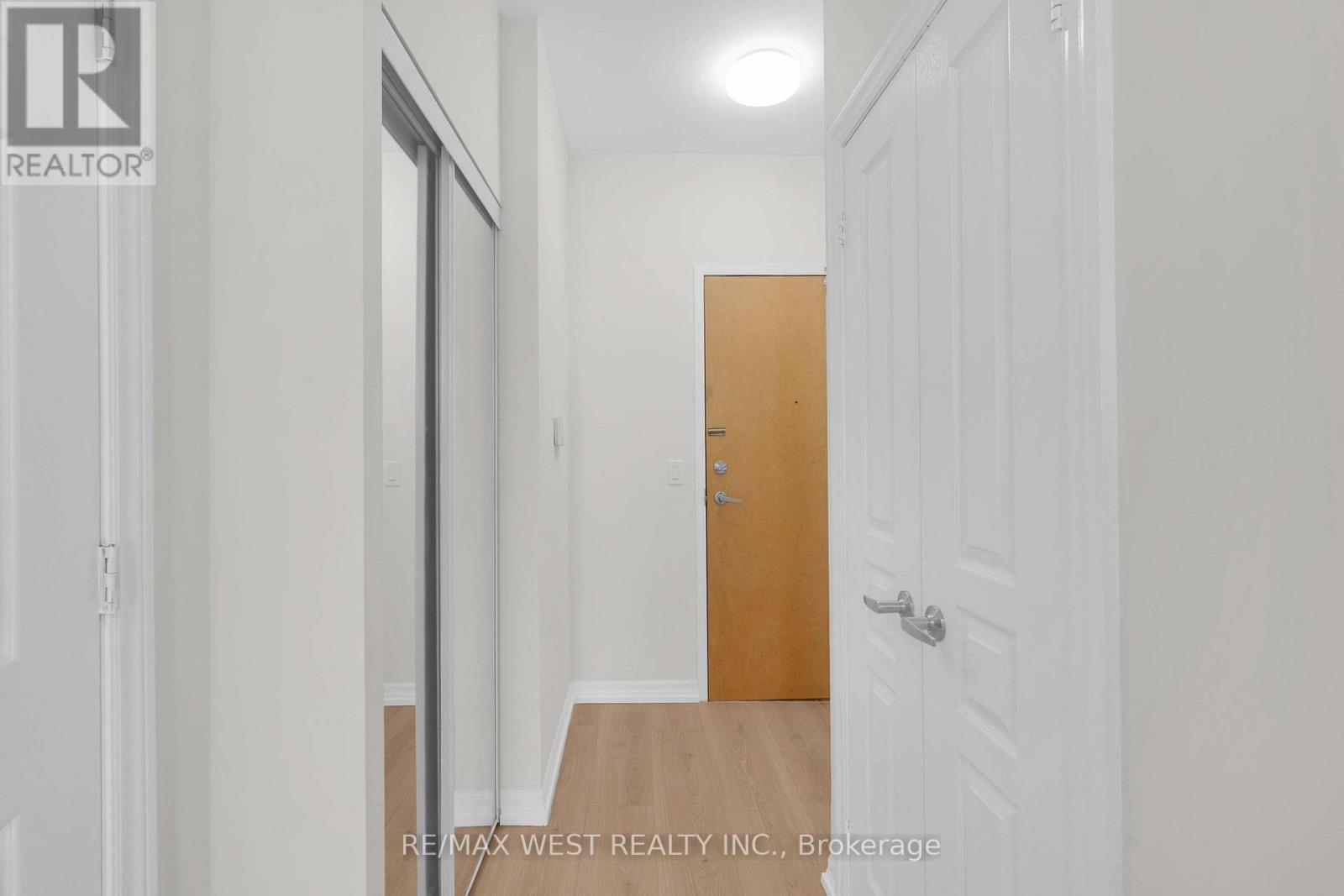 1710 - 220 Burnhamthorpe Road W Property Photo 5