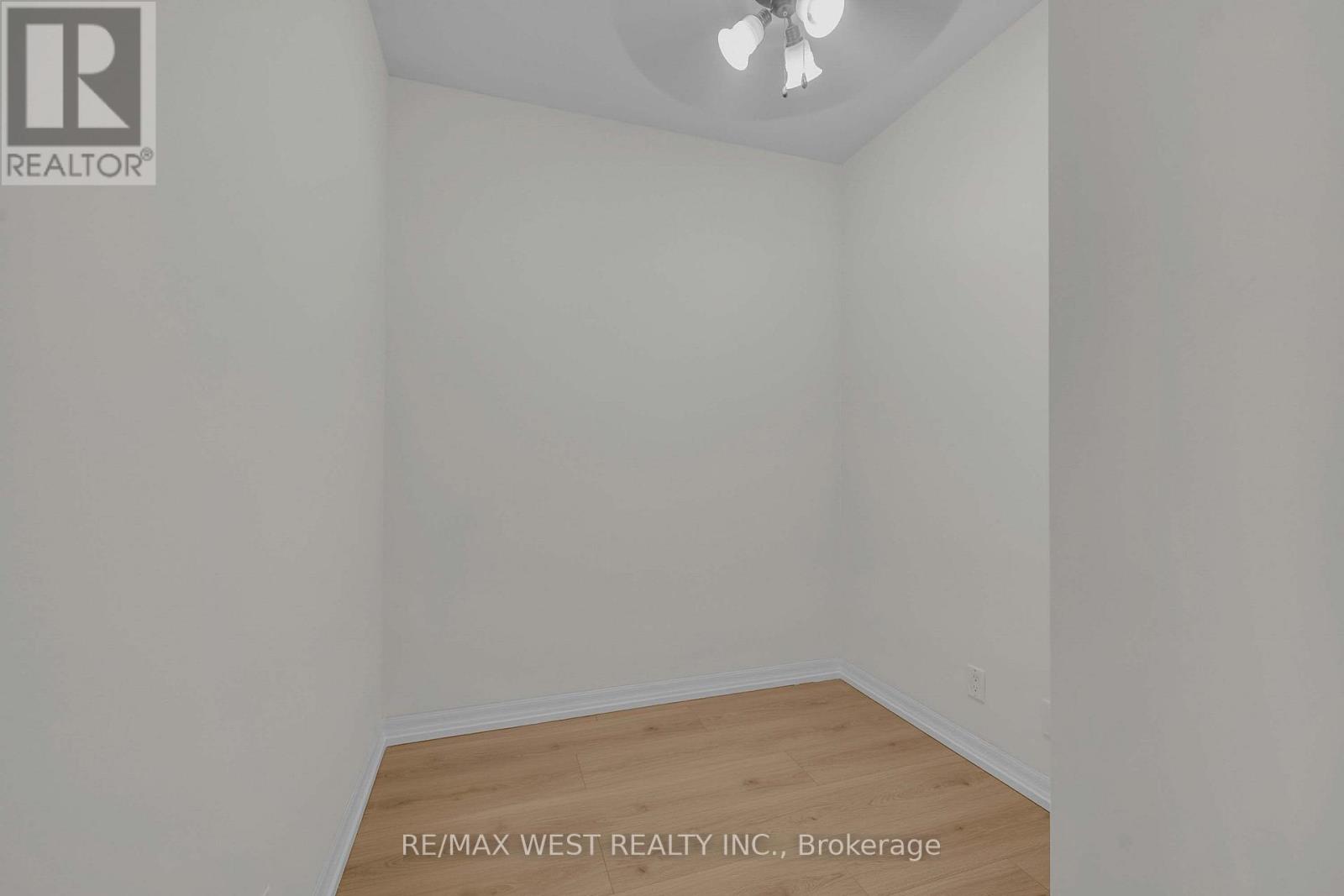 1710 - 220 Burnhamthorpe Road W Property Photo 8
