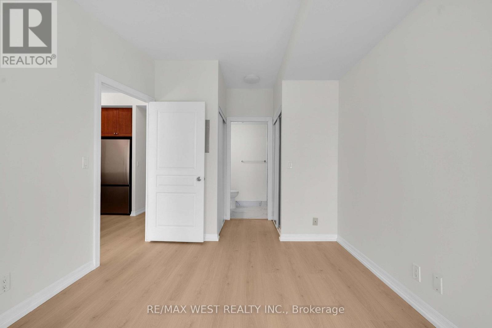 1710 - 220 Burnhamthorpe Road W Property Photo 9