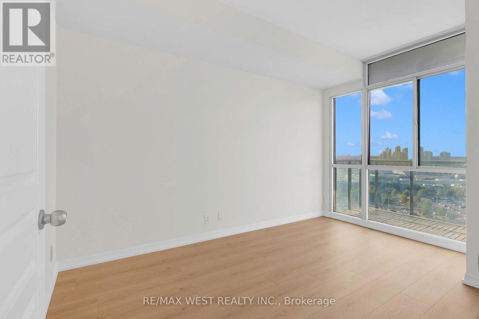 1710 - 220 Burnhamthorpe Road W Property Photo 11