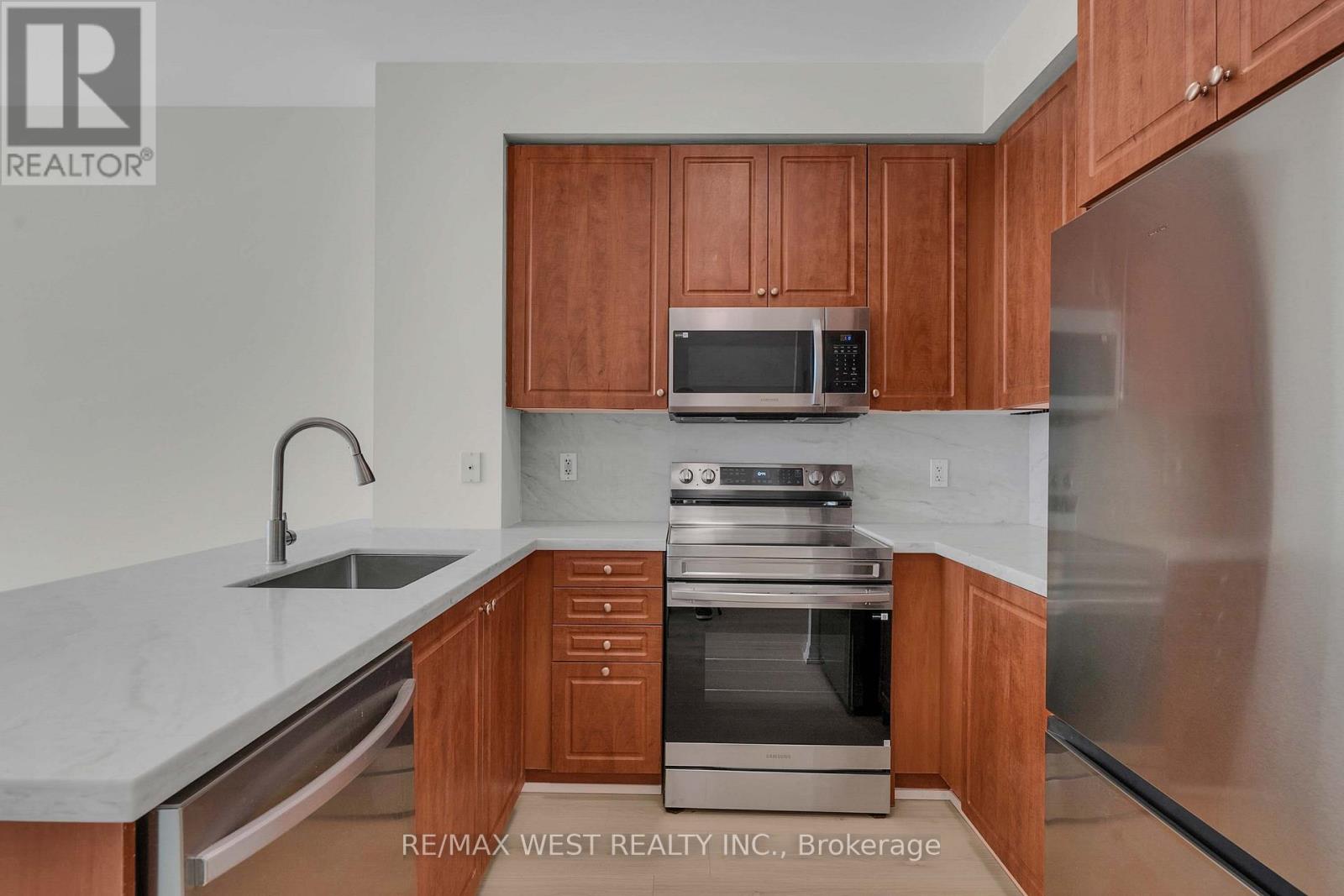 1710 - 220 Burnhamthorpe Road W Property Photo 12