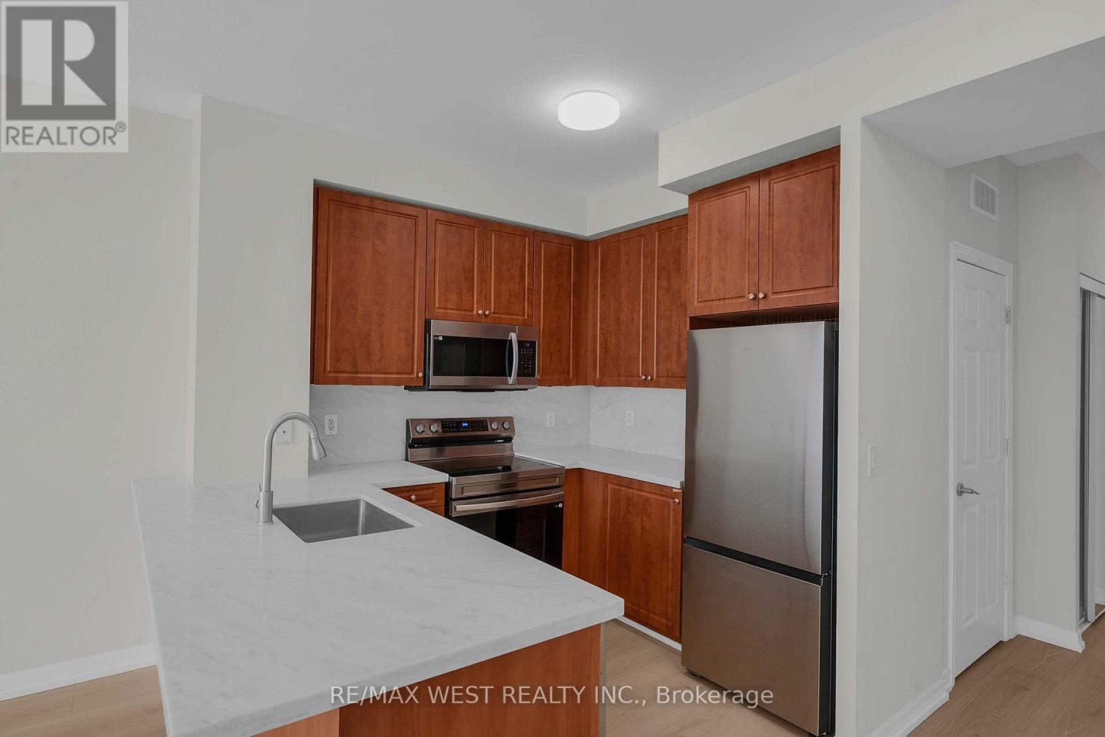 1710 - 220 Burnhamthorpe Road W Property Photo 13