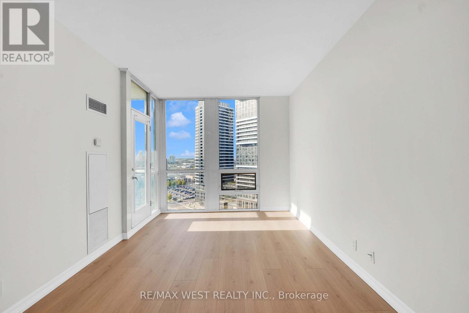 1710 - 220 Burnhamthorpe Road W Property Photo 18