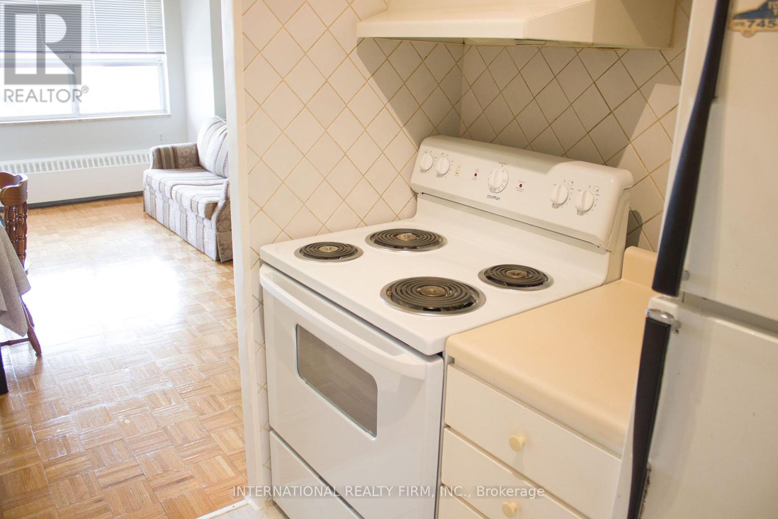 1111 - 50 Lotherton Pathway Property Photo 9