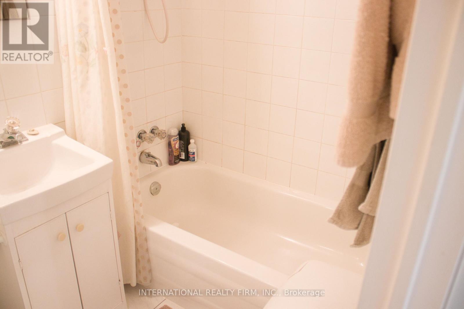 1111 - 50 Lotherton Pathway Property Photo 15