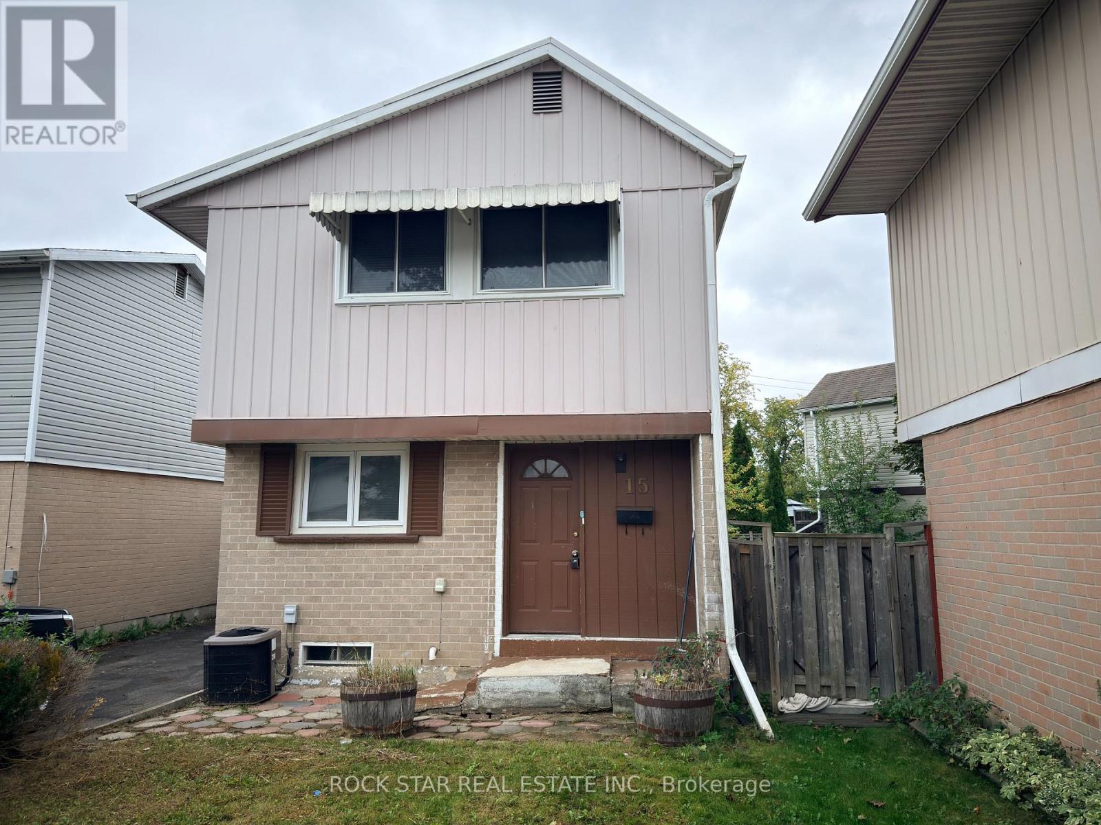 UPPER - 15 HARDCASTLE COURT