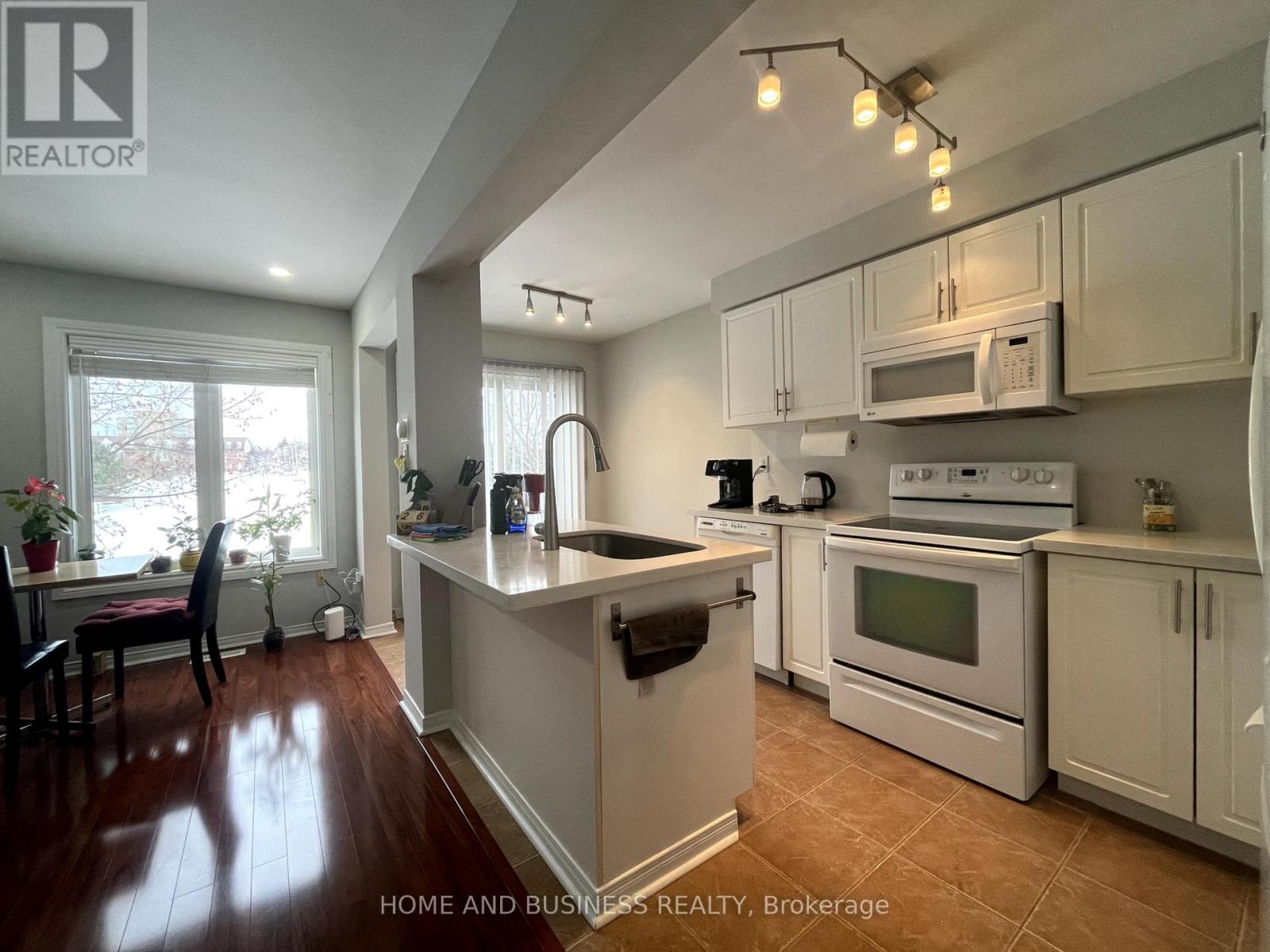 23 - 1588 South Parade Court Property Photo 7