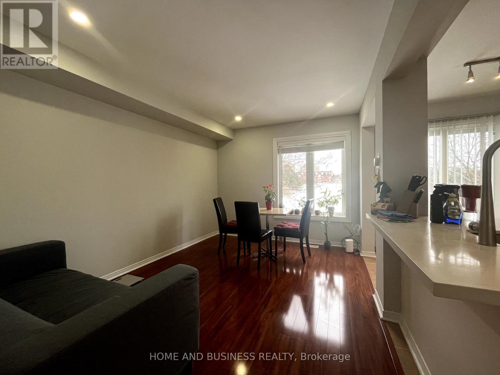 23 - 1588 South Parade Court Property Photo 12
