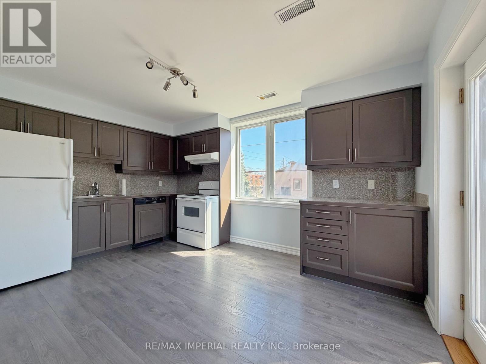 621a The Queensway Property Photo 1