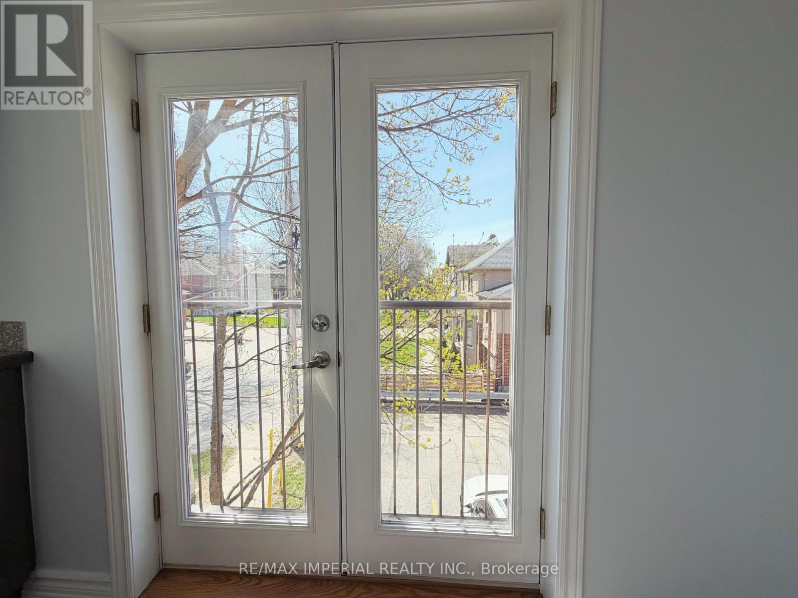 621a The Queensway Property Photo 10