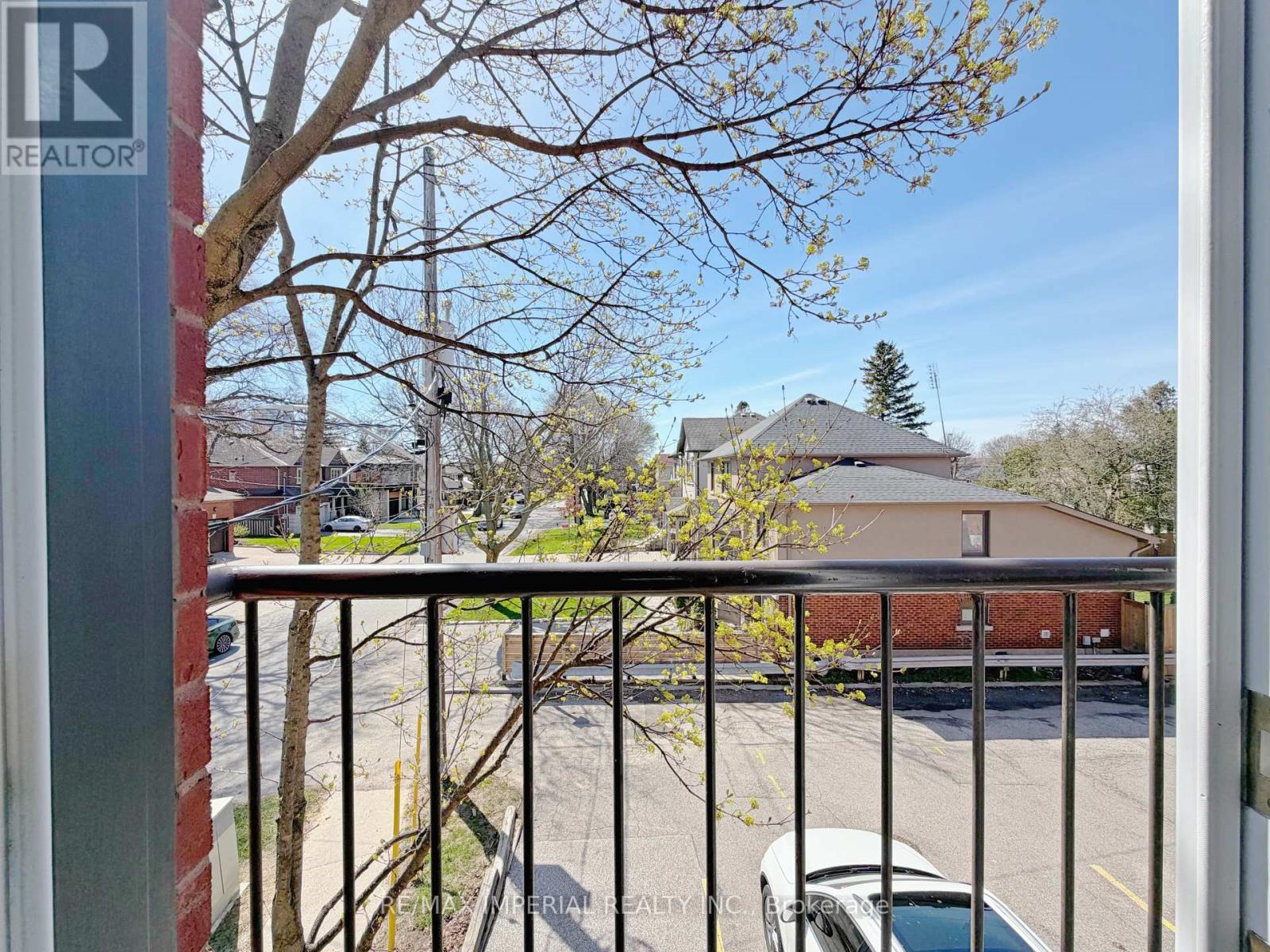 621a The Queensway Property Photo 11