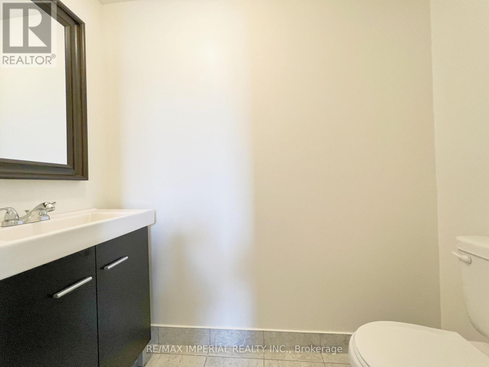 621a The Queensway Property Photo 12