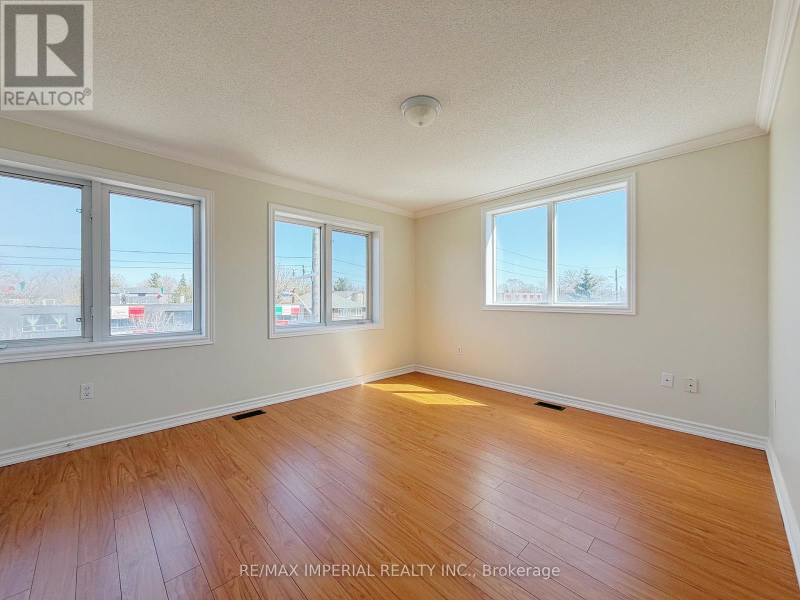 621a The Queensway Property Photo 15