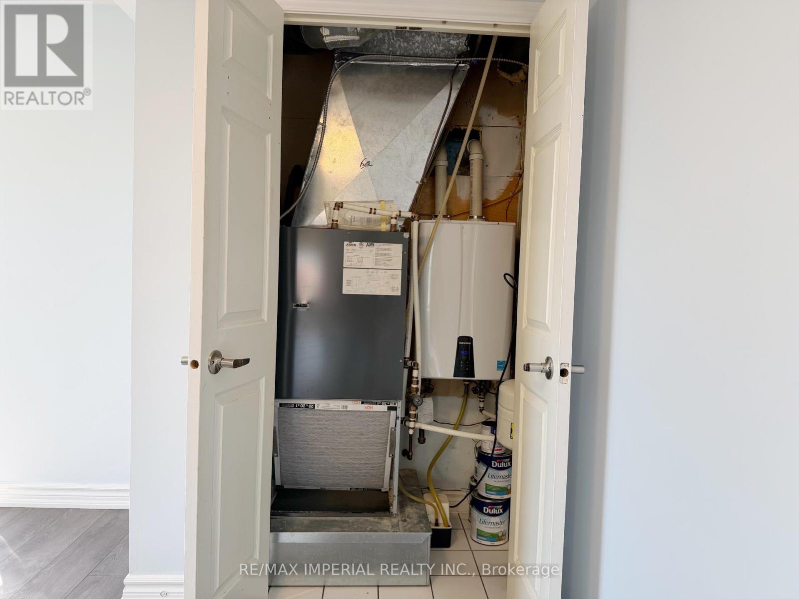 621a The Queensway Property Photo 28