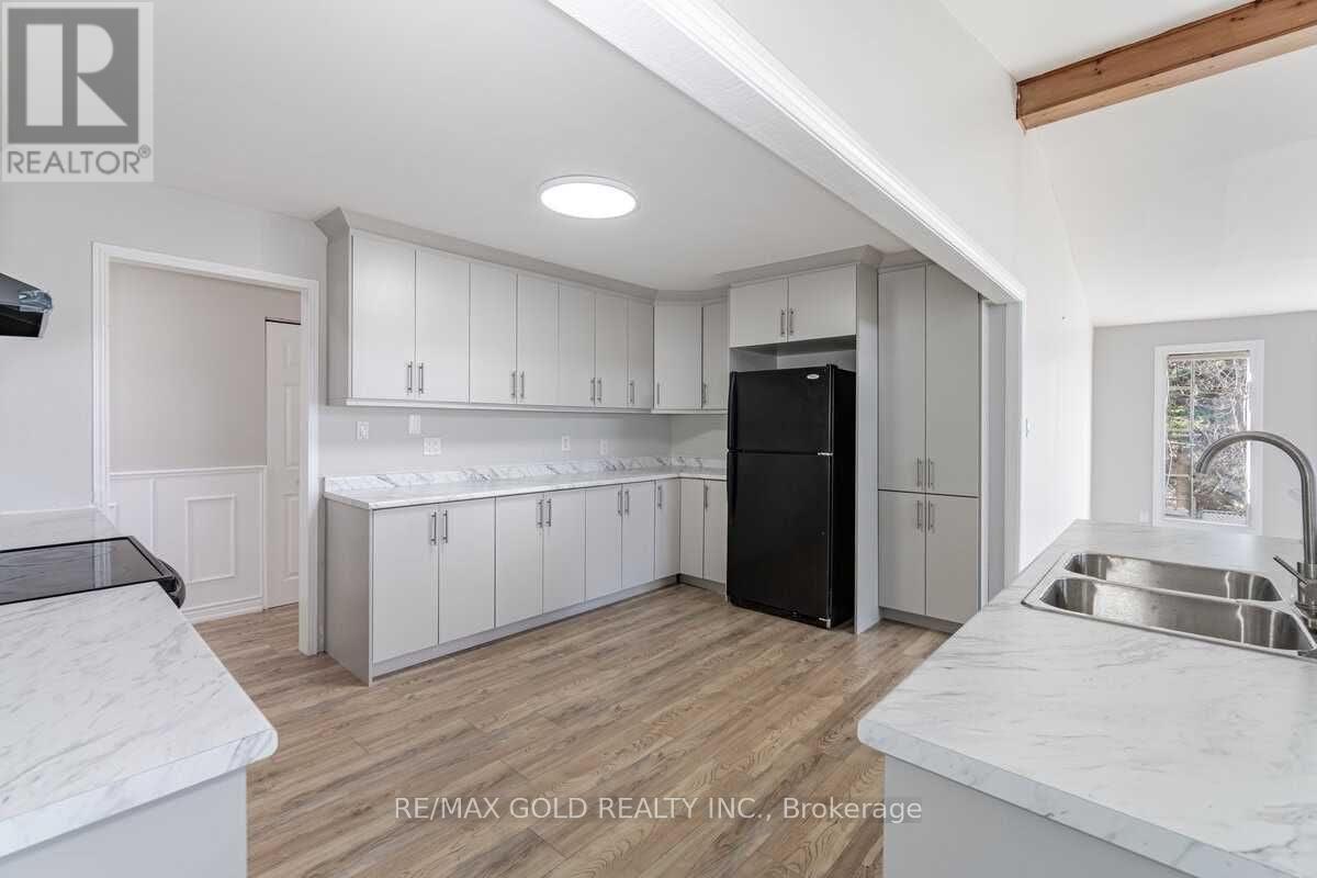 9383 Eighth Line Property Photo 3