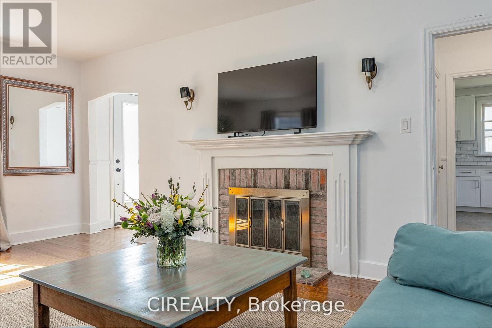 25 Howard Avenue Property Photo 9