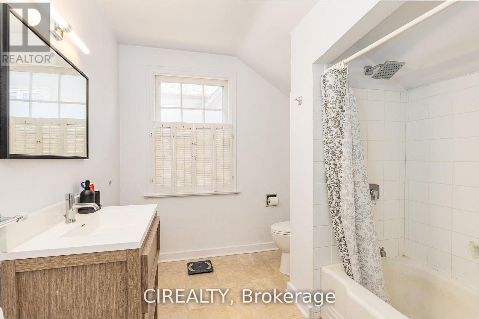 25 Howard Avenue Property Photo 21