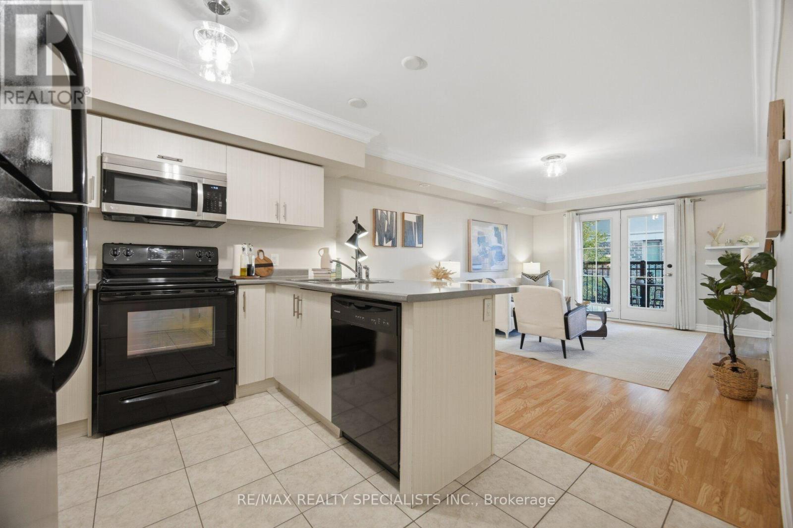66 - 2441 Greenwich Drive Property Photo 17