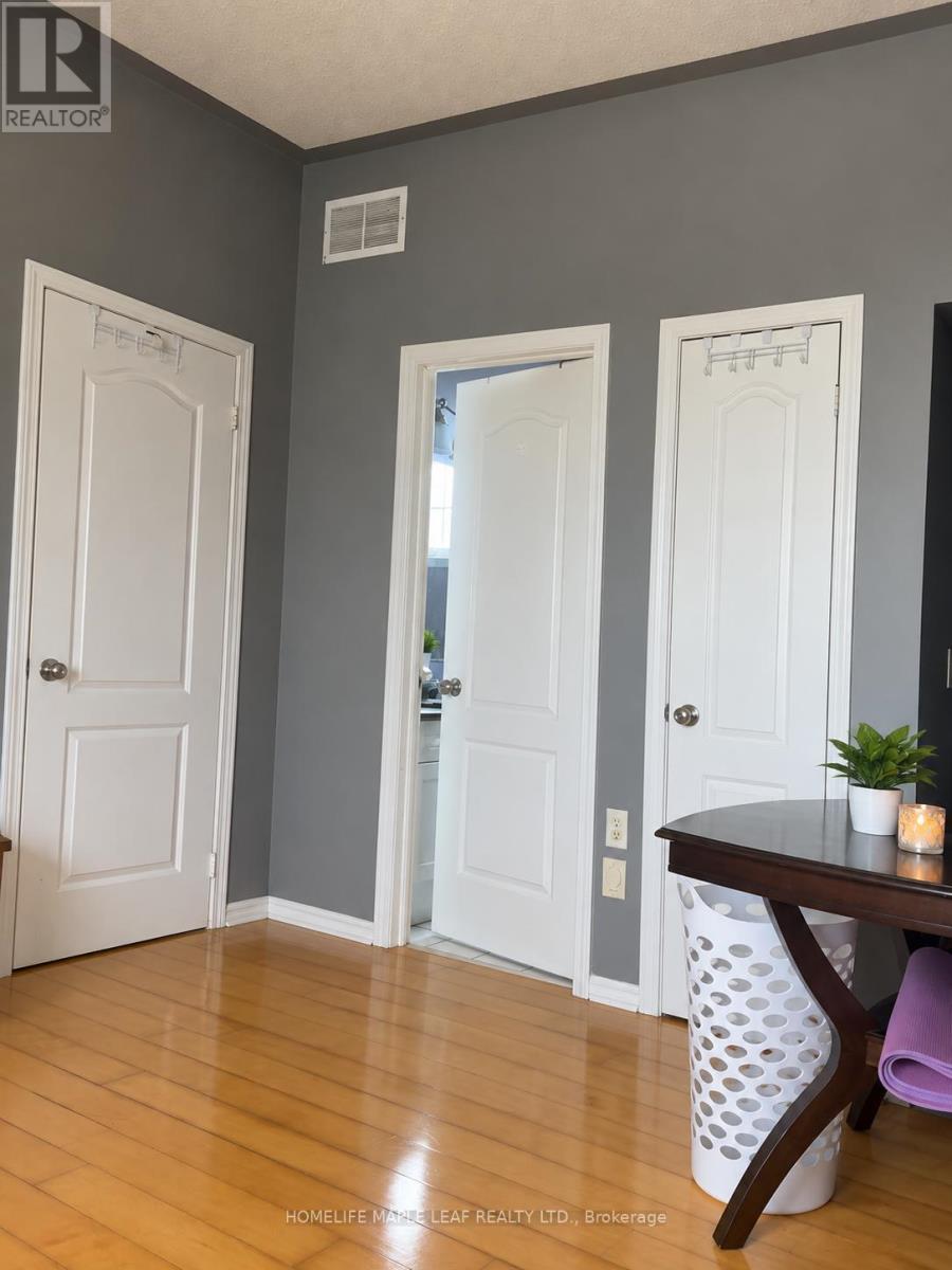 6 QUINCY PLACE N Property Photo 1