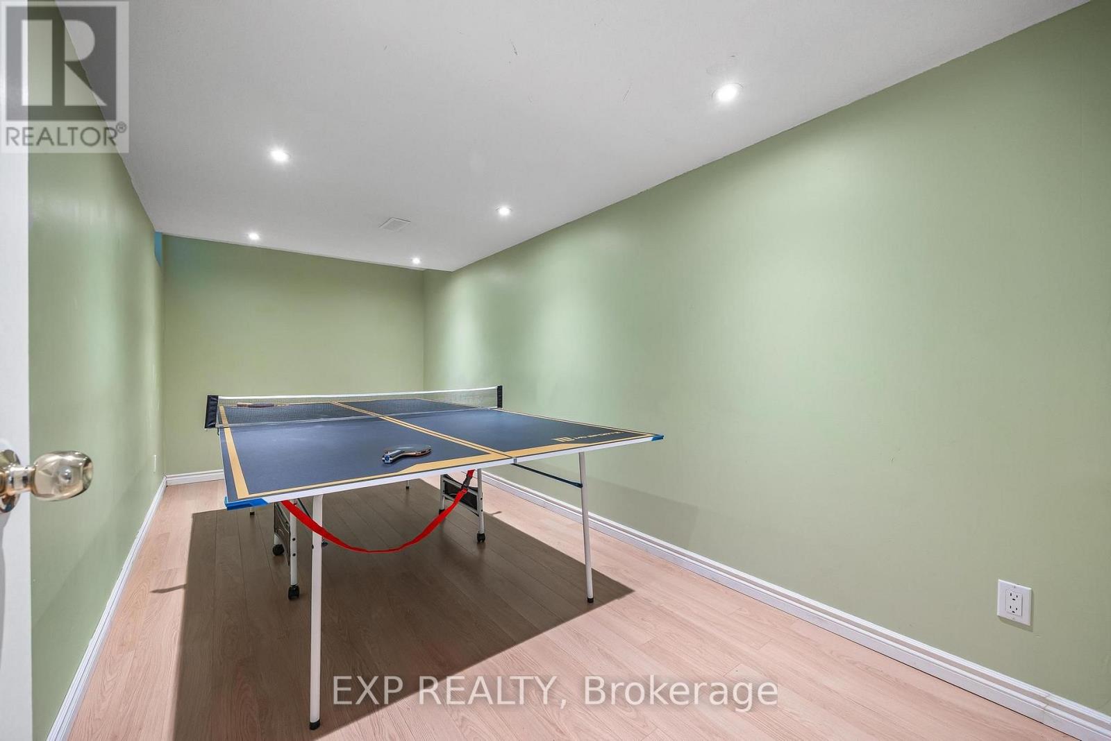 4882 Vienna Court Property Photo 25