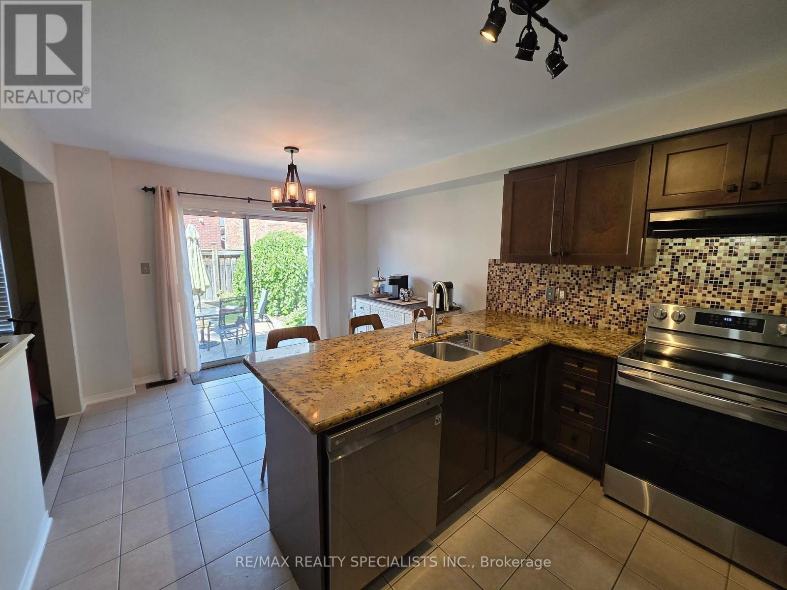 482 Grant Way Property Photo 5