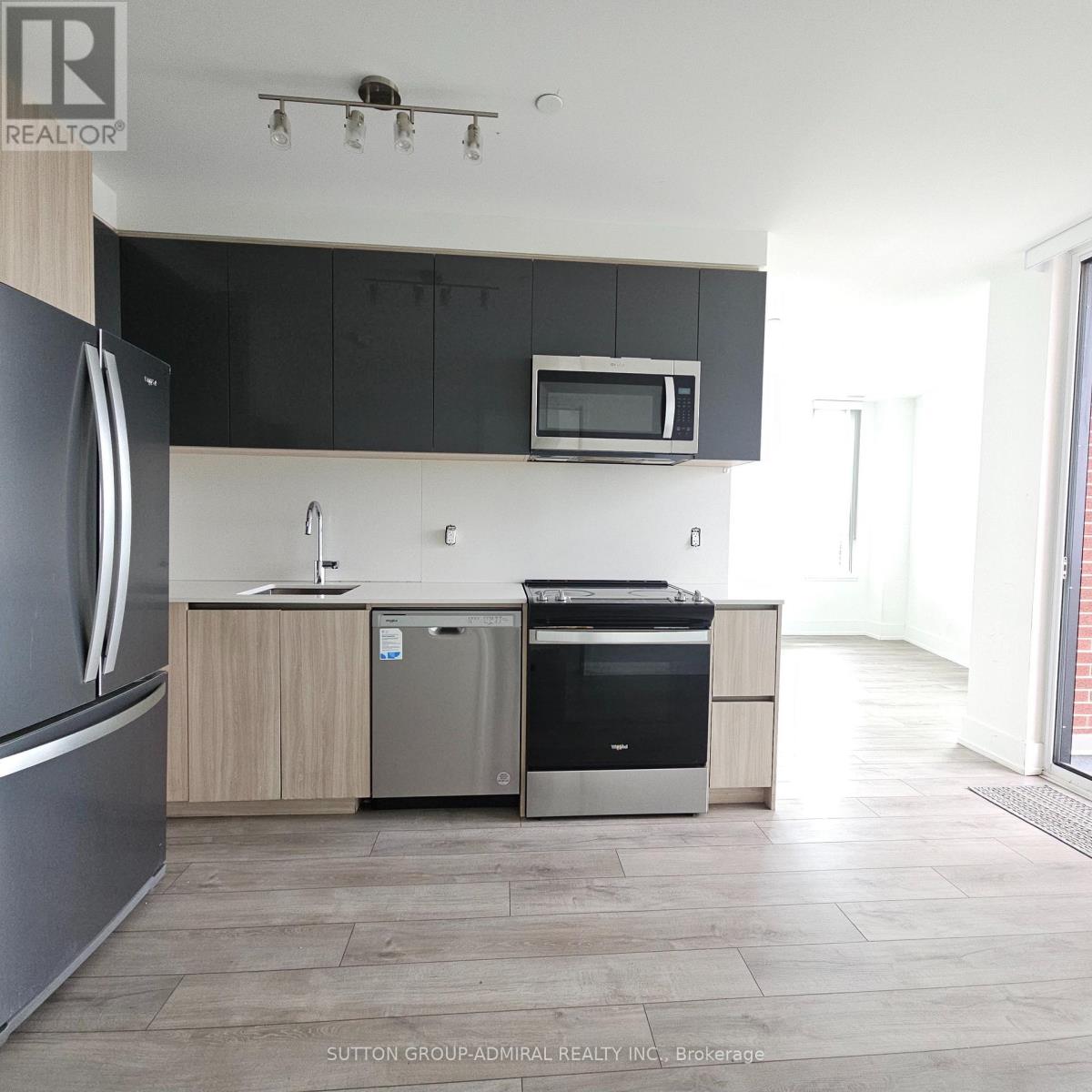 816 - 3100 Keele Street Property Photo 4