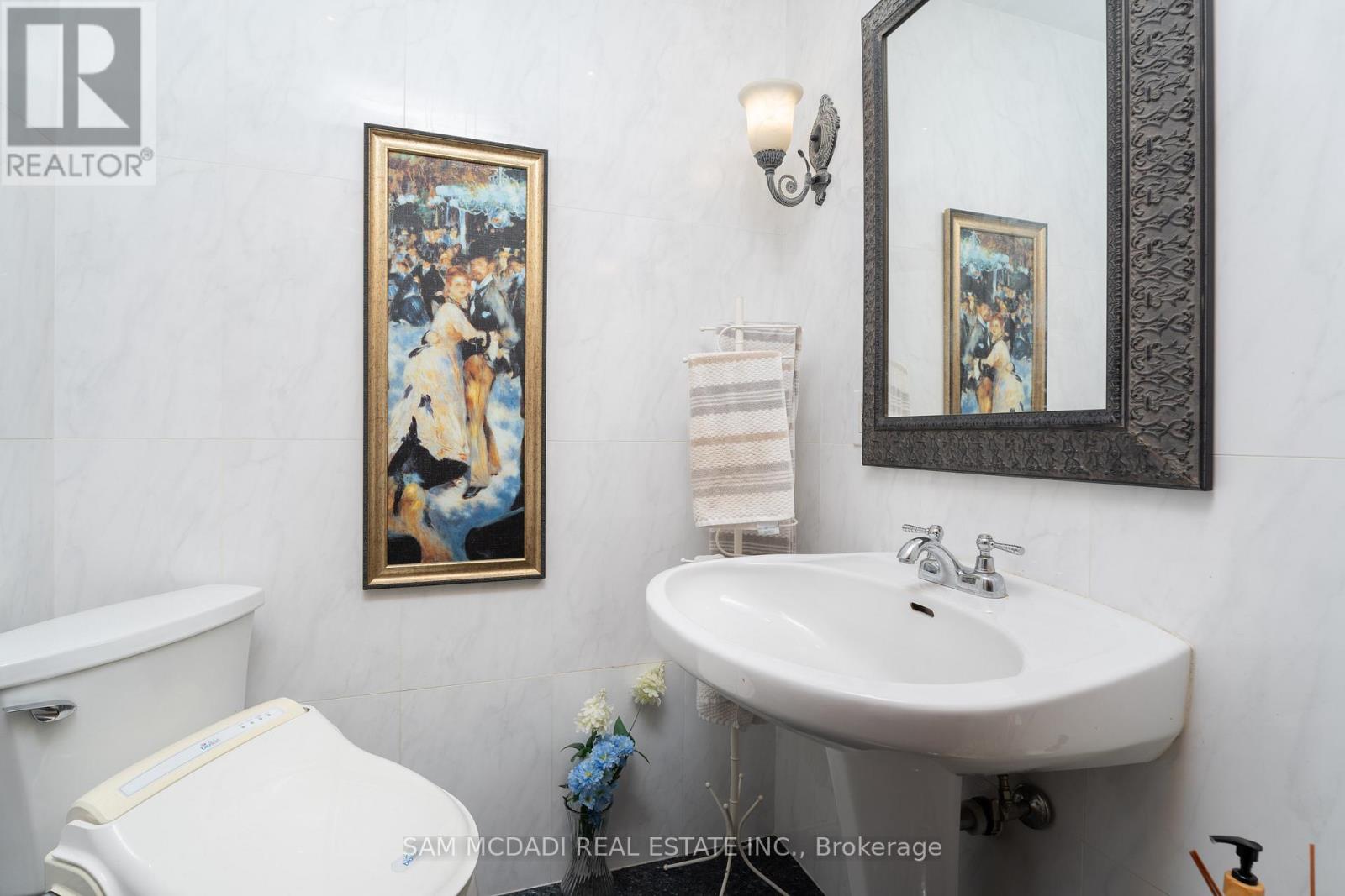 2221 Greenhurst Avenue Property Photo 18